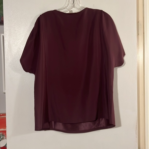 Nordstrom plum notched cap sleeve v neck 100% silk top - Picture 6 of 9